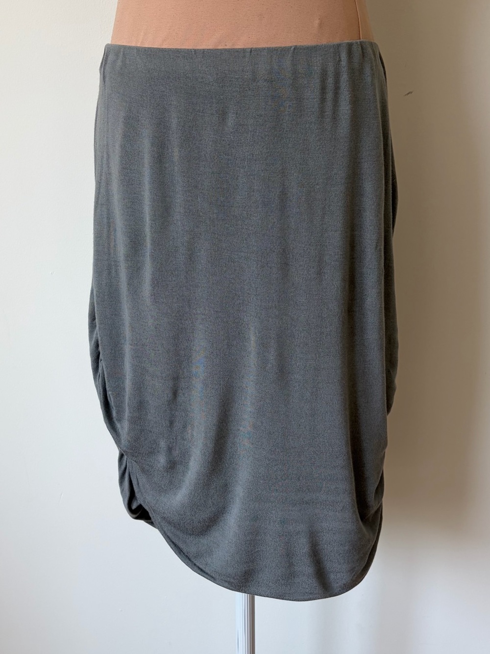 Gold Hawk Ruched Sides Draped Pull On Lightweight Grey Mini Skirt EUC Size Large
